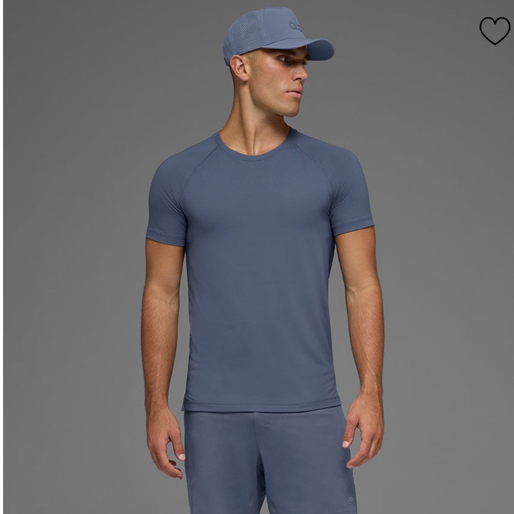 ALO Idol Crewneck Short Sleeve in Bluestone in size M